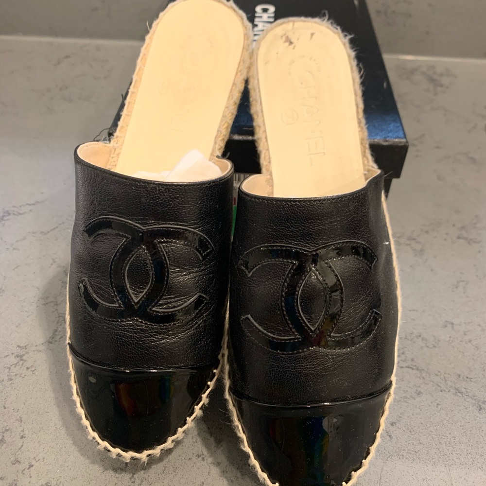 Chanel slides